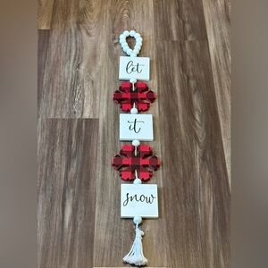 Farmhouse Christmas Buffalo Plaid Let It Snow Door Hanger Beads